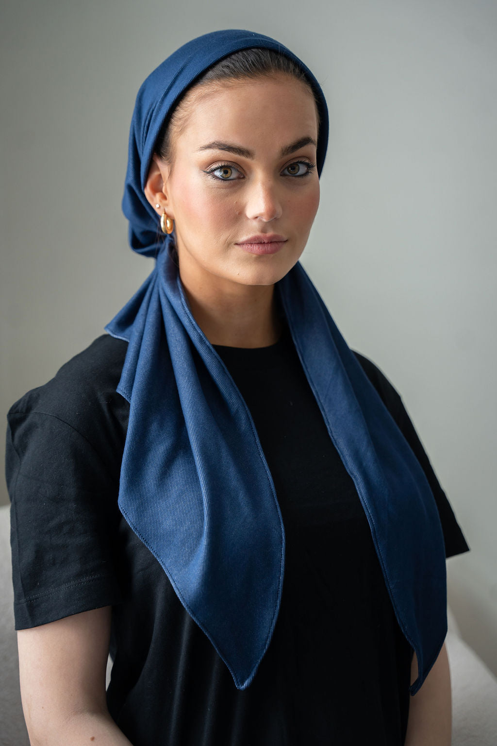 eaturing a deep indigo hue and luxuriously soft finish, this versatile scarf brings effortless sophistication to casual outfits—perfect for day-to-night styling.