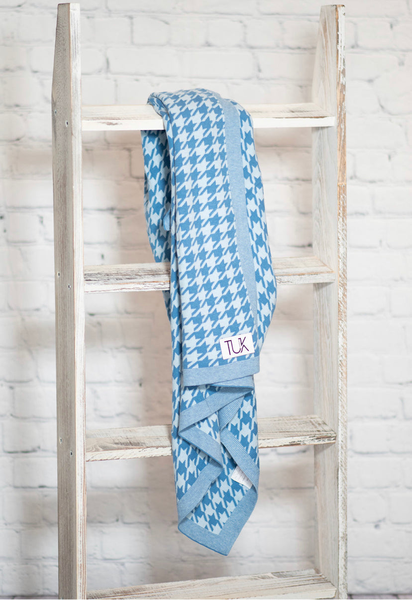 Blue Pattern Knit Blanket